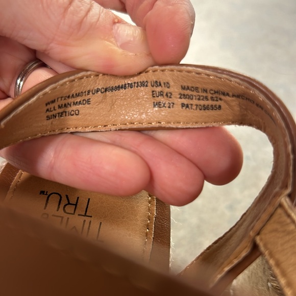 NWOT Time and tru memory foam sandals size 10 - Picture 6 of 6